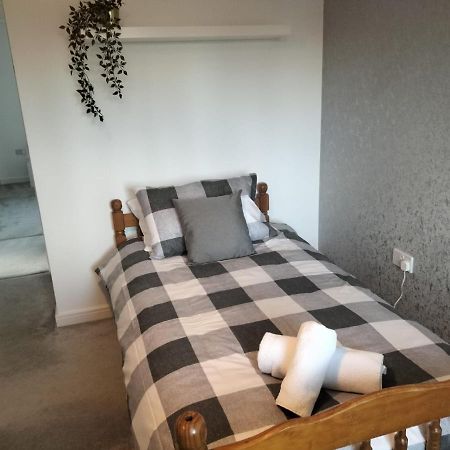 St Martins House In Birmingham Near Solihull And The Nec, Jlr, Hs2, Resorts World, Bear Grylls Centre And Birmingham Airport, With A Garage And Free Parking, Perfect For Contractors And Families! エクステリア 写真