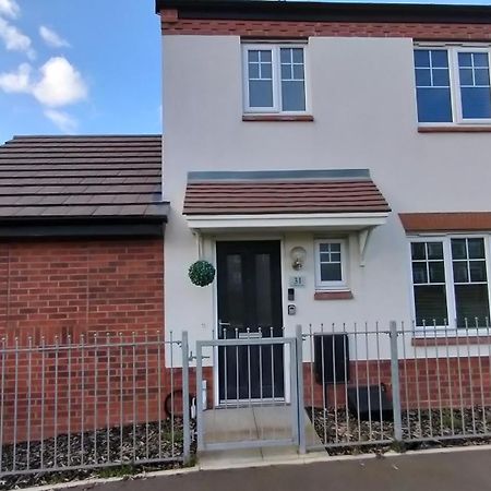 St Martins House In Birmingham Near Solihull And The Nec, Jlr, Hs2, Resorts World, Bear Grylls Centre And Birmingham Airport, With A Garage And Free Parking, Perfect For Contractors And Families! エクステリア 写真