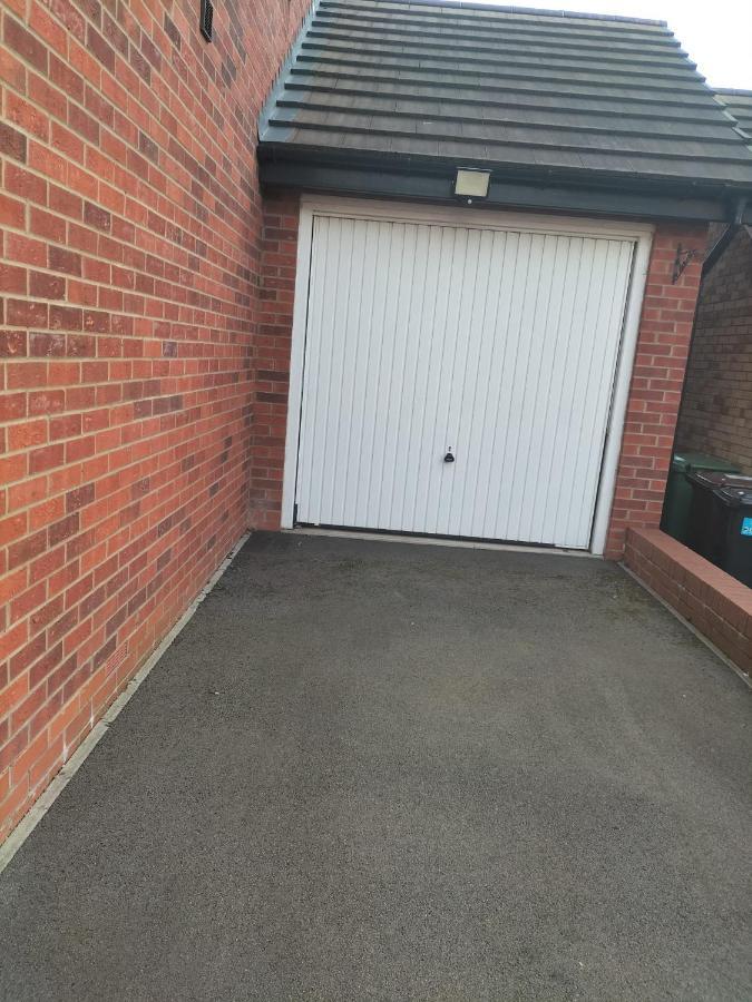 St Martins House In Birmingham Near Solihull And The Nec, Jlr, Hs2, Resorts World, Bear Grylls Centre And Birmingham Airport, With A Garage And Free Parking, Perfect For Contractors And Families! エクステリア 写真