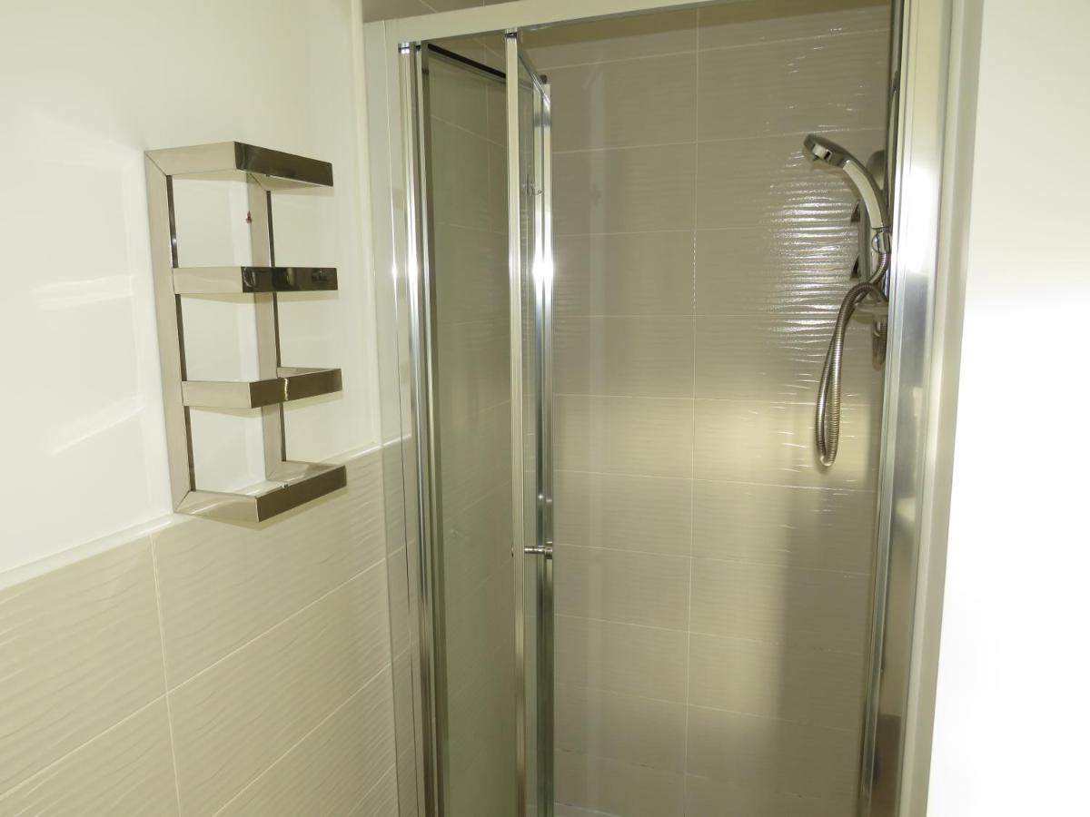 St Martins House In Birmingham Near Solihull And The Nec, Jlr, Hs2, Resorts World, Bear Grylls Centre And Birmingham Airport, With A Garage And Free Parking, Perfect For Contractors And Families! エクステリア 写真