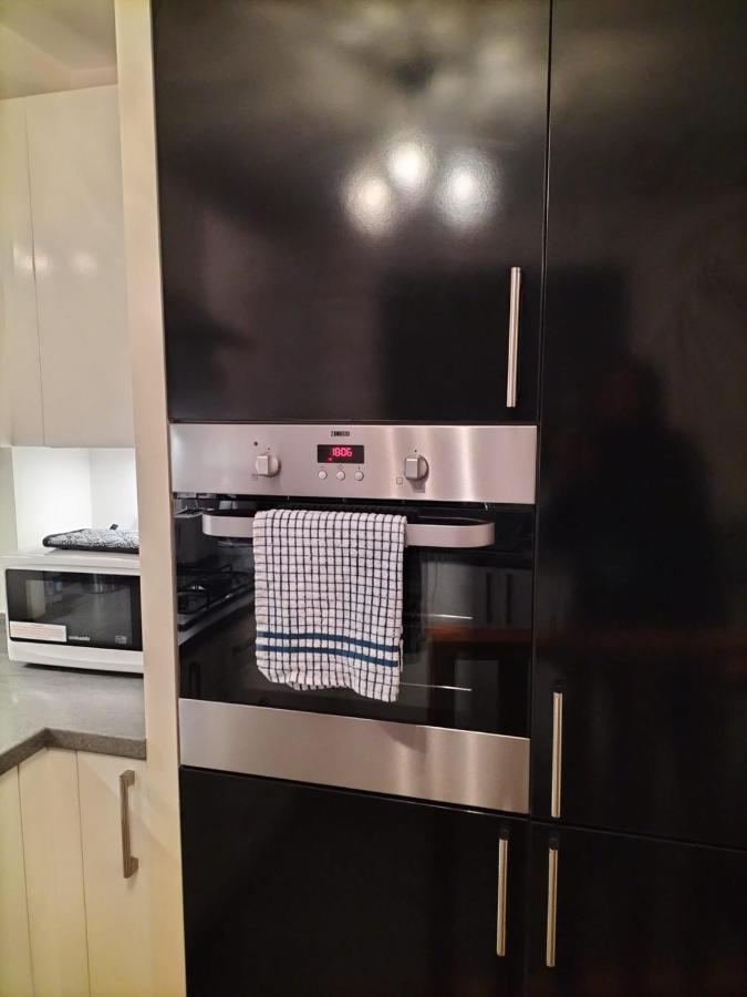 St Martins House In Birmingham Near Solihull And The Nec, Jlr, Hs2, Resorts World, Bear Grylls Centre And Birmingham Airport, With A Garage And Free Parking, Perfect For Contractors And Families! エクステリア 写真