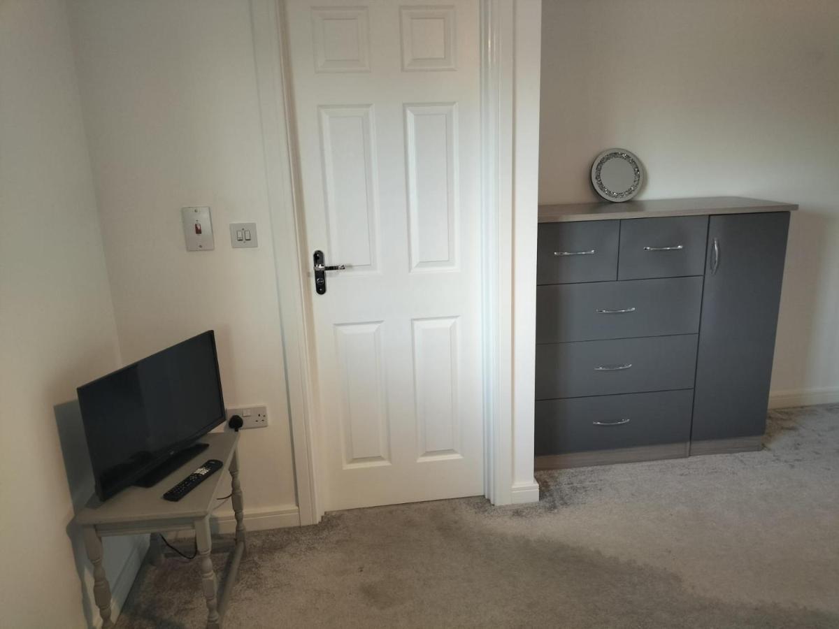 St Martins House In Birmingham Near Solihull And The Nec, Jlr, Hs2, Resorts World, Bear Grylls Centre And Birmingham Airport, With A Garage And Free Parking, Perfect For Contractors And Families! エクステリア 写真