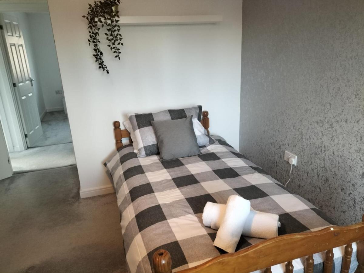 St Martins House In Birmingham Near Solihull And The Nec, Jlr, Hs2, Resorts World, Bear Grylls Centre And Birmingham Airport, With A Garage And Free Parking, Perfect For Contractors And Families! エクステリア 写真