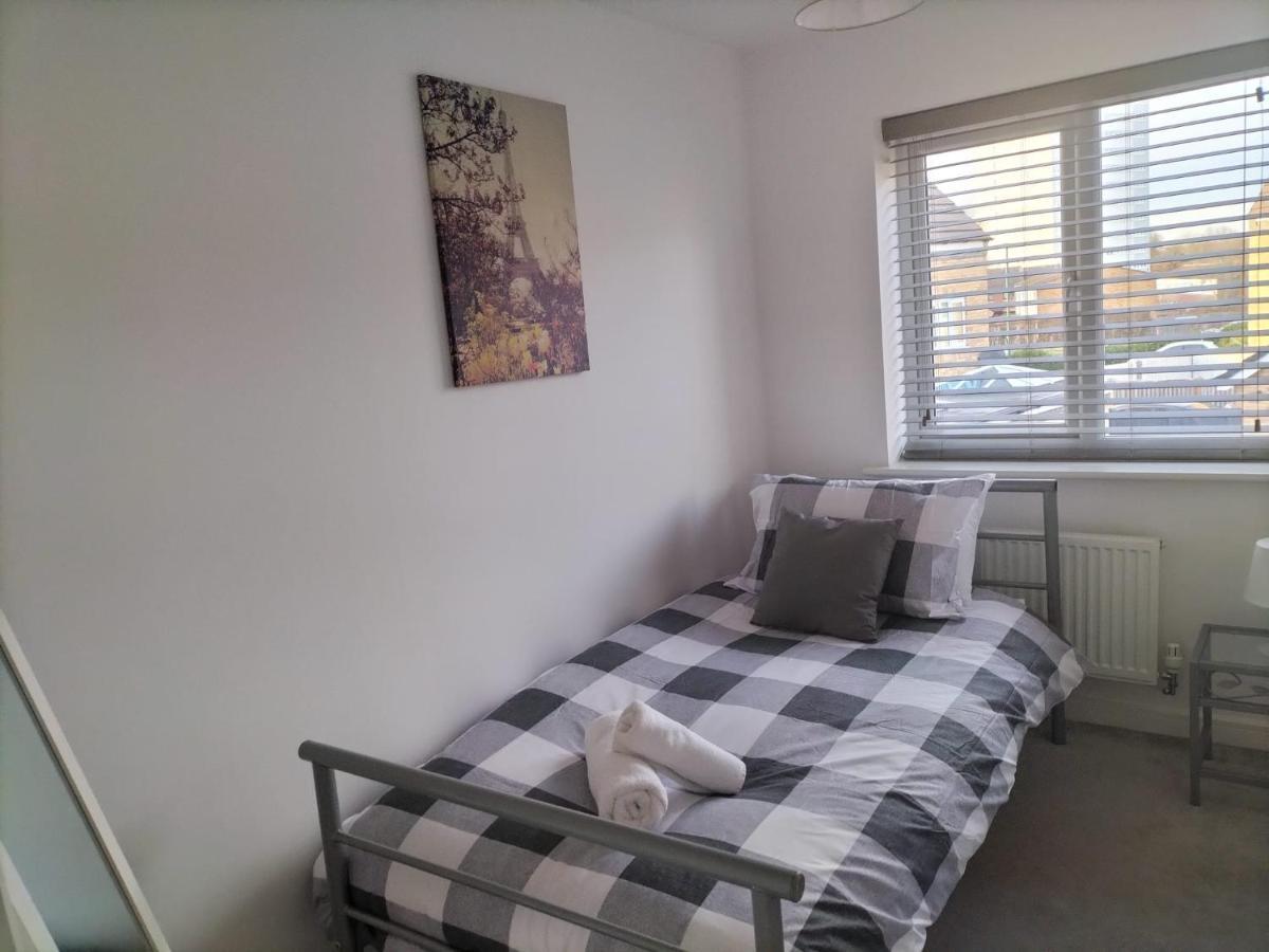 St Martins House In Birmingham Near Solihull And The Nec, Jlr, Hs2, Resorts World, Bear Grylls Centre And Birmingham Airport, With A Garage And Free Parking, Perfect For Contractors And Families! エクステリア 写真