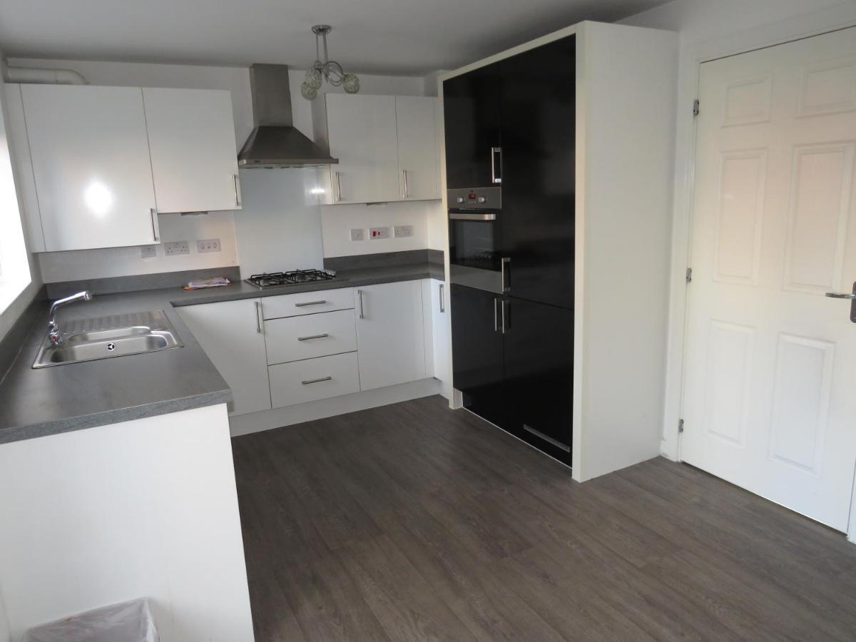St Martins House In Birmingham Near Solihull And The Nec, Jlr, Hs2, Resorts World, Bear Grylls Centre And Birmingham Airport, With A Garage And Free Parking, Perfect For Contractors And Families! エクステリア 写真