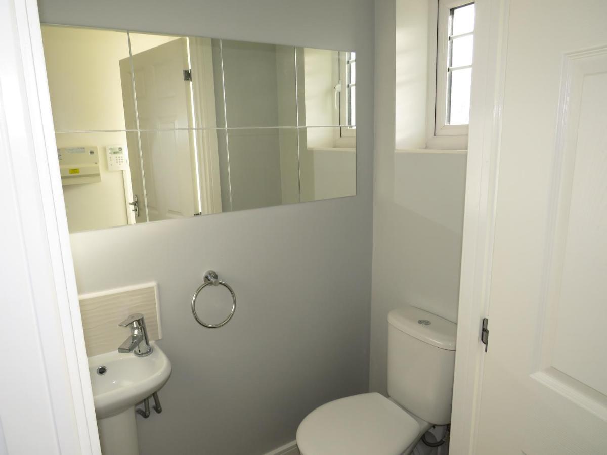 St Martins House In Birmingham Near Solihull And The Nec, Jlr, Hs2, Resorts World, Bear Grylls Centre And Birmingham Airport, With A Garage And Free Parking, Perfect For Contractors And Families! エクステリア 写真