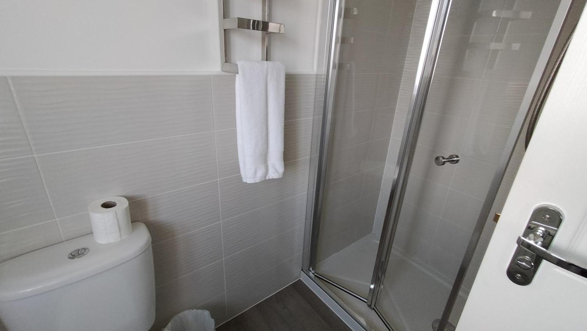 St Martins House In Birmingham Near Solihull And The Nec, Jlr, Hs2, Resorts World, Bear Grylls Centre And Birmingham Airport, With A Garage And Free Parking, Perfect For Contractors And Families! エクステリア 写真